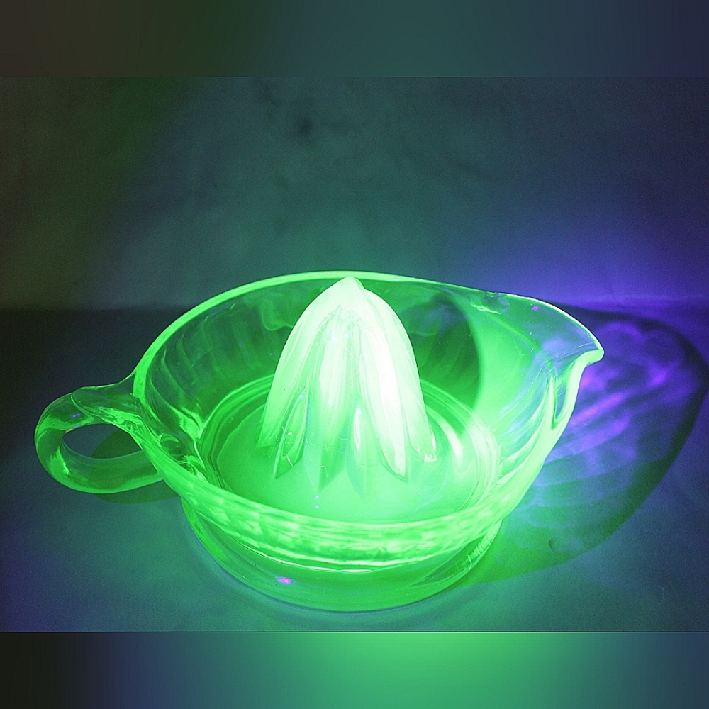 Federal glass uranium glass citrus juice reamer